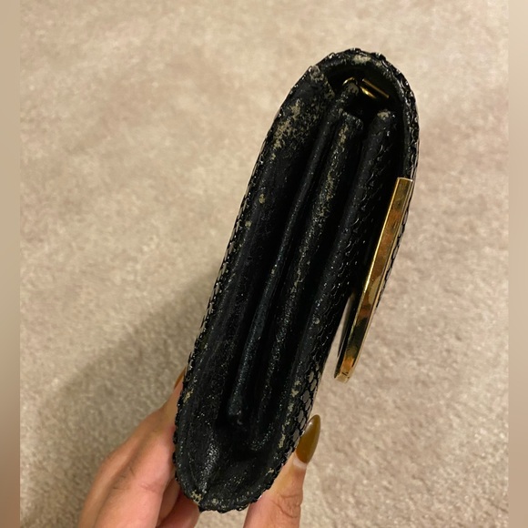 Vintage black clutch with gold detailing - Picture 4 of 8
